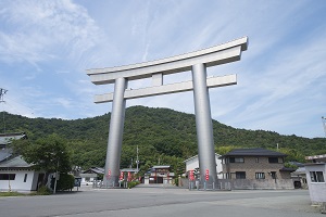 大鳥居正面